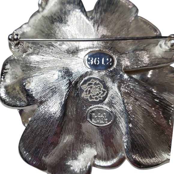 JOAN RIVERS Limited Edition Gardenia Rhodium Pave Crystal Flower Brooch - Picture 4 of 5